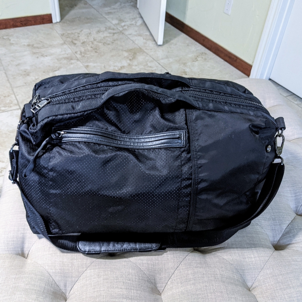 Lululemon Do It Up Duffle Weekend bag black travel